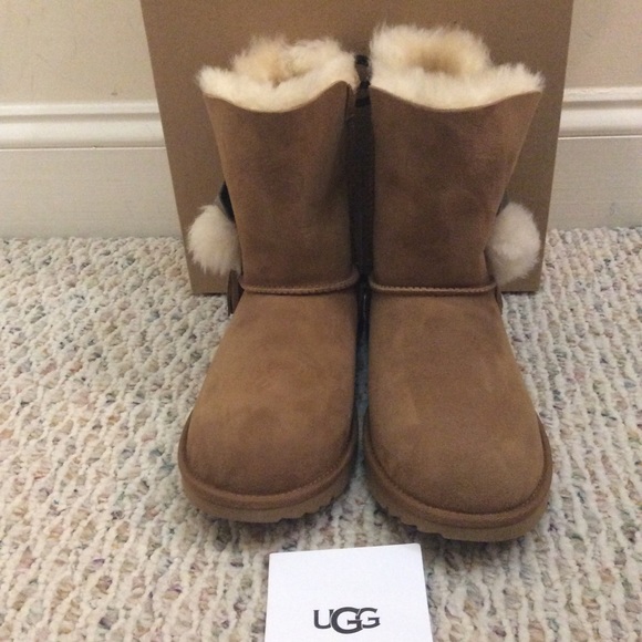 🆕 Authentic chestnut tan UGG pom pom tassel boots - Picture 3 of 8